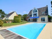 Maison avec piscine en bord de mer
