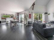 Maison avec piscine en bord de mer