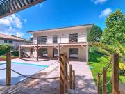 Maison avec piscine en bord de mer