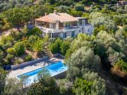 Maison avec piscine en bord de mer