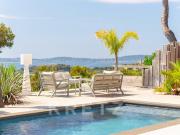 Maison avec piscine en bord de mer