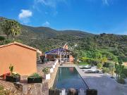 Maison avec piscine en bord de mer