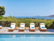 Maison avec piscine en bord de mer