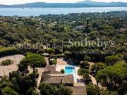 Maison avec piscine en bord de mer