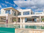 Maison avec piscine en bord de mer