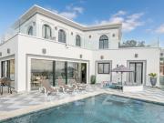 Maison avec piscine en bord de mer