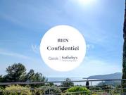 Maison avec piscine en bord de mer