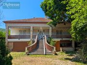 Maison avec piscine et grand jardin arboré vue campagne