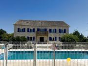 Maison avec piscine et jardin