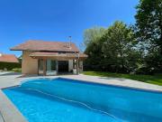 Maison avec piscine et jardin