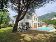 Maison avec piscine et jardin