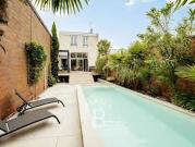 Maison avec piscine et jardin