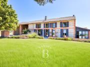 Maison avec piscine et jardin