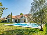 Maison avec piscine et jardin