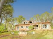 Maison avec piscine et jardin