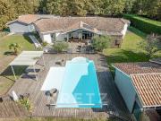 Maison avec piscine et jardin