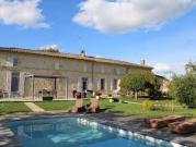 Maison avec piscine et jardin