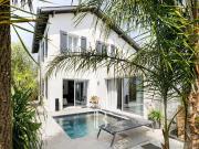 Maison avec piscine et jardin
