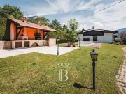 Maison avec piscine et jardin