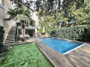 Maison avec piscine et jardin