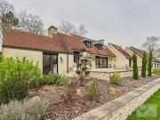 Maison avec piscine et jardin