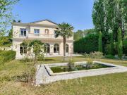 Maison avec piscine et jardin