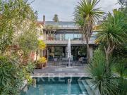 Maison avec piscine et jardin