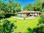 Maison avec piscine et jardin