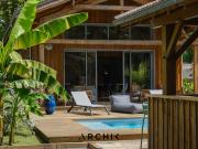 Maison avec piscine et jardin