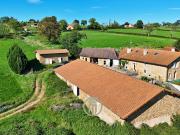 Maison avec piscine et jardin