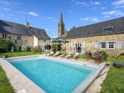 Maison avec piscine et jardin