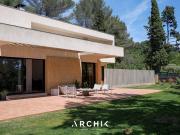 Maison avec piscine et jardin