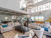 Maison avec piscine et jardin