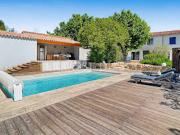 Maison avec piscine et jardin