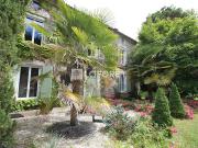 Maison avec piscine et jardin