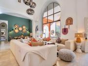 Maison avec piscine et jardin