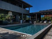 Maison avec piscine et jardin