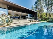 Maison avec piscine et jardin