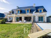 Maison avec piscine en bord de mer