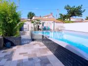 Maison avec piscine et jardin