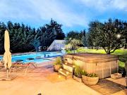Maison avec piscine et jardin