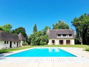 Maison avec piscine et jardin