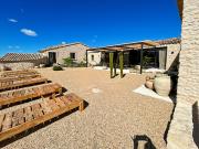 Maison avec piscine et jardin
