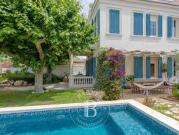 Maison avec piscine et jardin