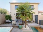 Maison avec piscine et jardin