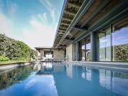 Maison avec piscine et jardin