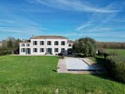 Maison avec piscine et jardin