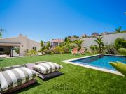 Maison avec piscine et jardin
