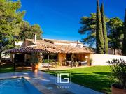 Maison avec piscine et jardin