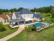 Maison avec piscine et jardin